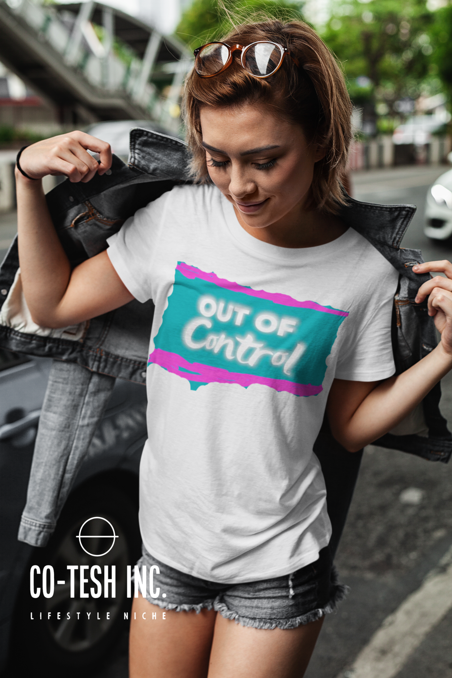 Out of control Short-Sleeve Unisex T-Shirt Cotesh